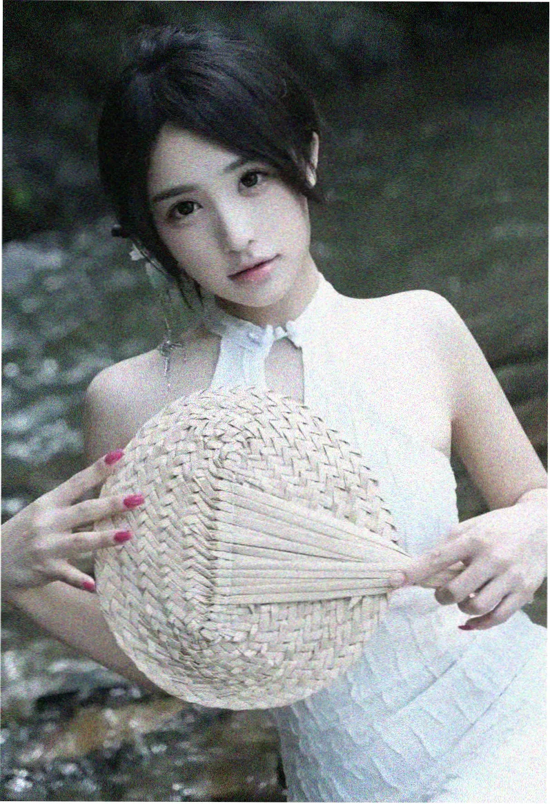 美女漫画 深海玫瑰 悬疑封面